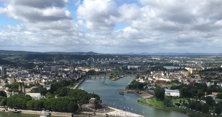 Image for Le transport fluvial sur le Rhin en berne